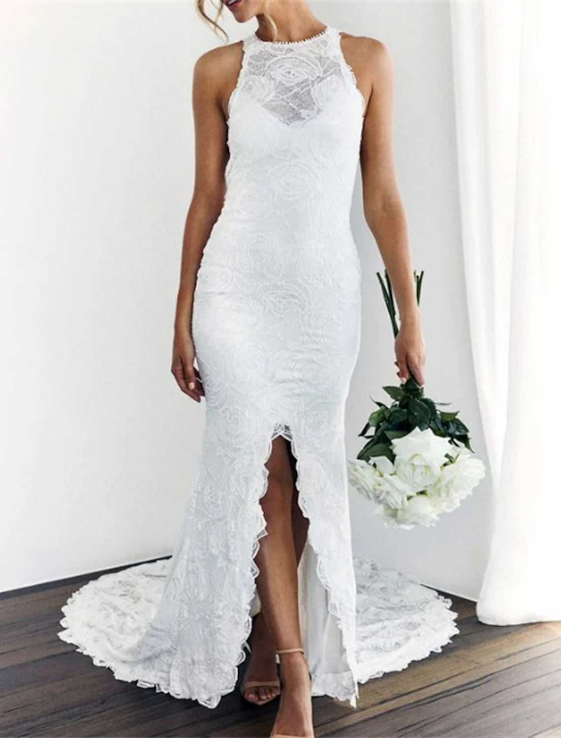 Beach Open Back Boho Wedding Dresses Mermaid Trumpet Halter Neck Sleeveless Chapel Train Lace Bridal Gowns With Appliques Solid Color