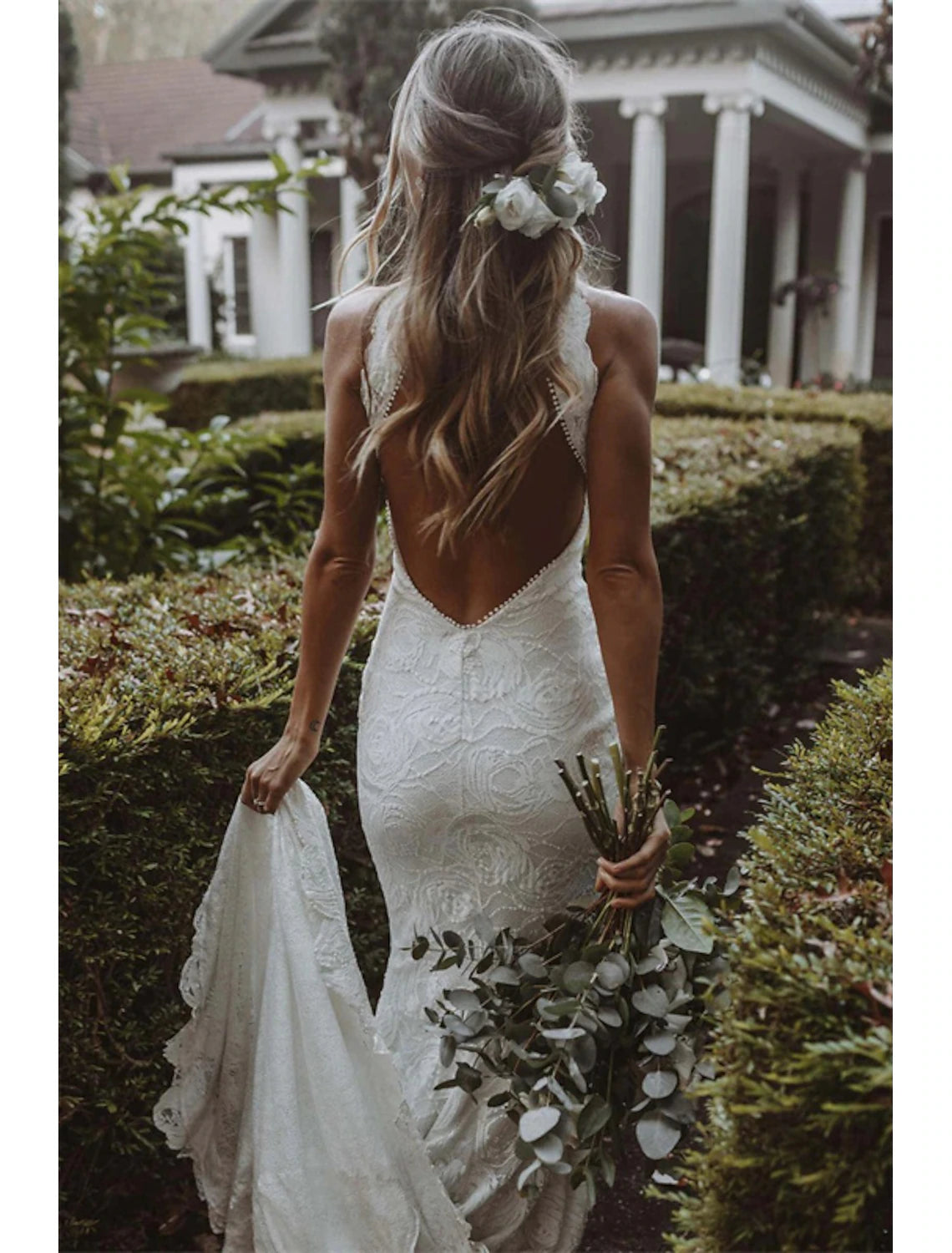 Beach Open Back Boho Wedding Dresses Mermaid Trumpet Halter Neck Sleeveless Chapel Train Lace Bridal Gowns With Appliques Solid Color