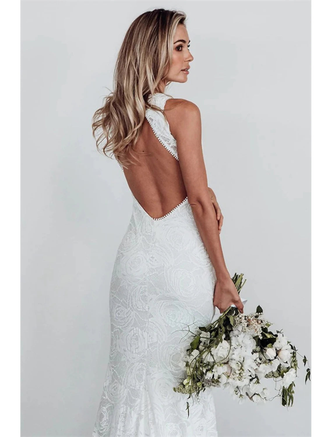 Beach Open Back Boho Wedding Dresses Mermaid Trumpet Halter Neck Sleeveless Chapel Train Lace Bridal Gowns With Appliques Solid Color