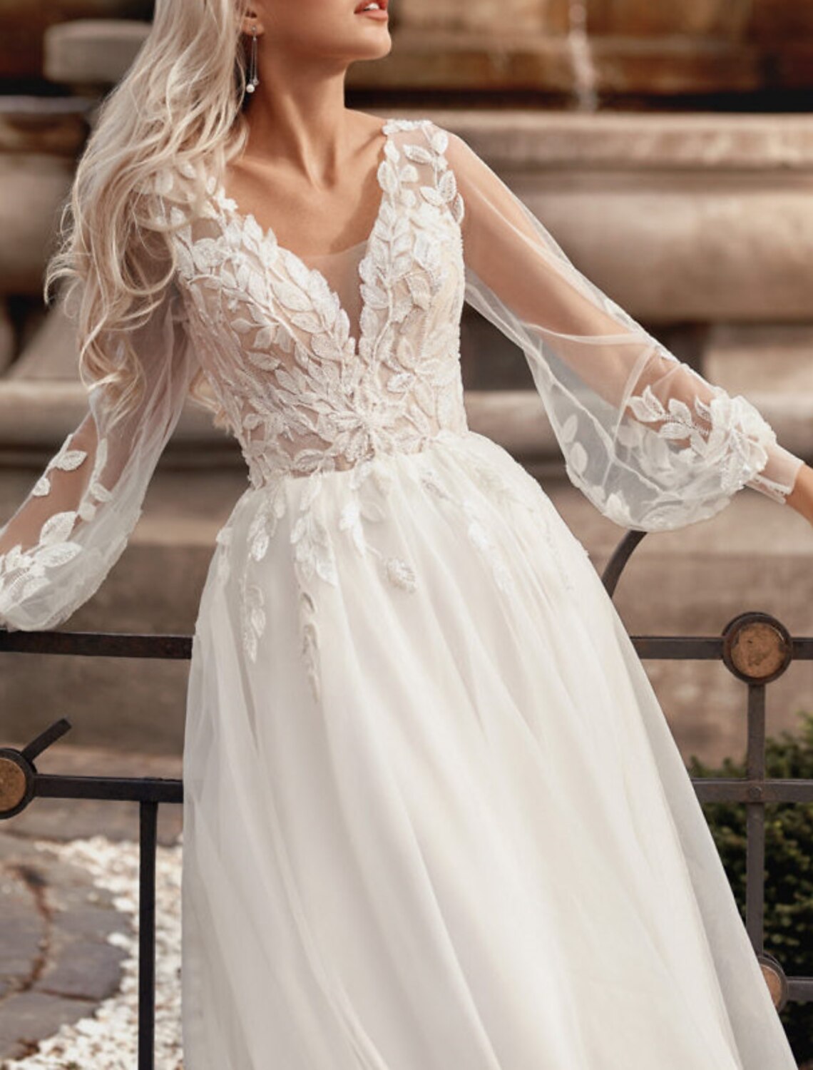 A-Line V Neck Long Sleeve Court Train Lace Bridal Gowns With Appliques Solid Color