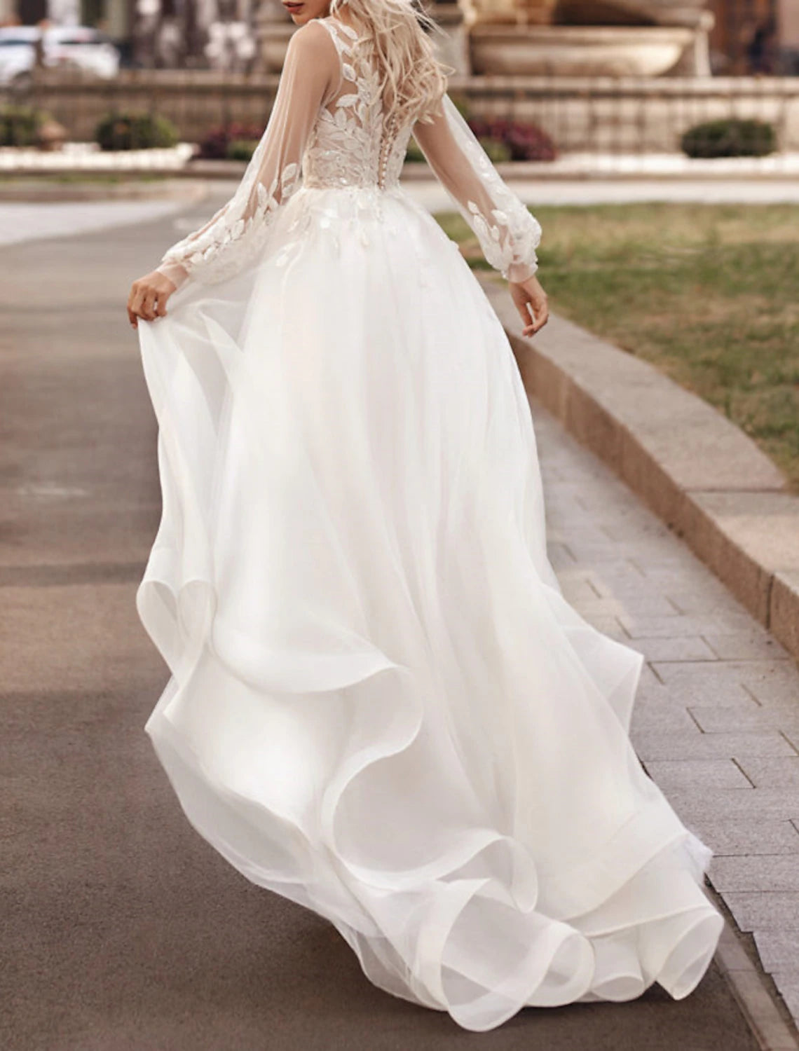 A-Line V Neck Long Sleeve Court Train Lace Bridal Gowns With Appliques Solid Color