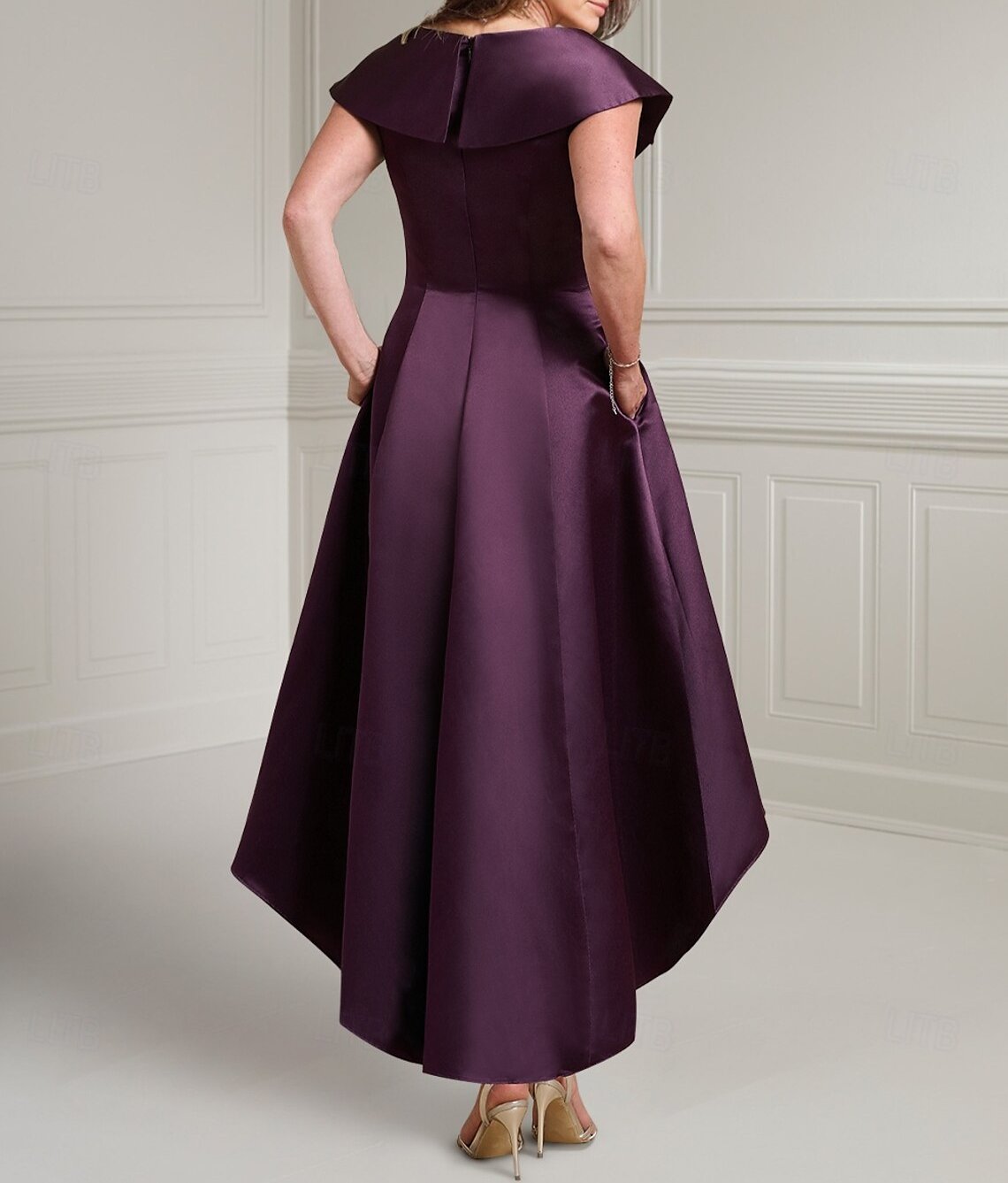 A-Line Mother of the Bride Dress Elegant Vintage V Neck Asymmetrical Satin Short Sleeve with