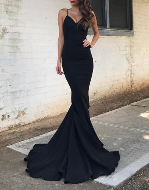 Black Elegant Floor-Length Spaghetti Strap V-Neck Mermaid Evening Gown