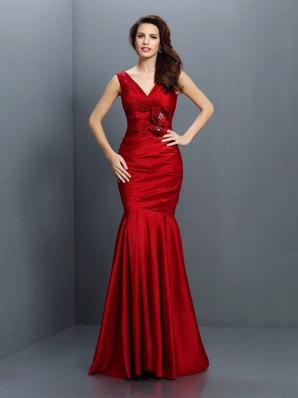 Horn shaped V-neck handmade sleeveless long taffeta bridesmaid dress