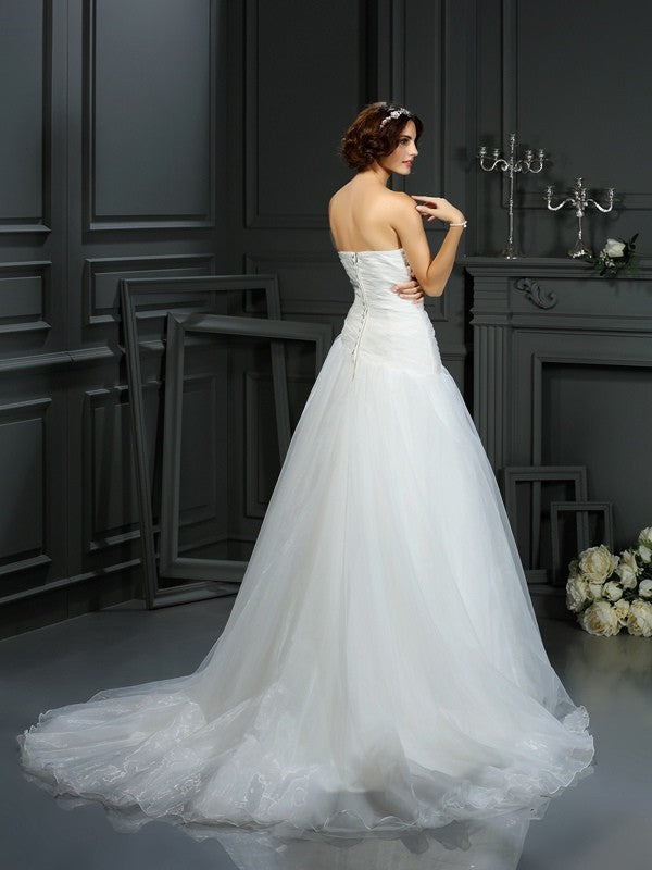 A-line Elegant Princess Sweetheart Beaded Sleeveless Organza Wedding Dress