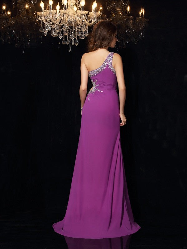 Sleeveless long chiffon dress with elegant single shoulder bead decoration and protective column