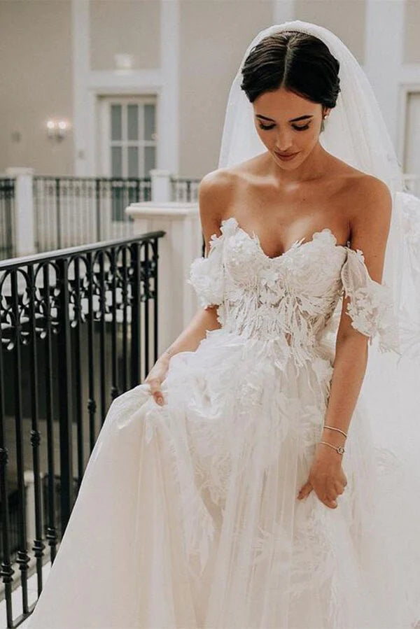 A-line Sweetheart Short sleeved Elegant Tulle Embroidered Wedding Dress