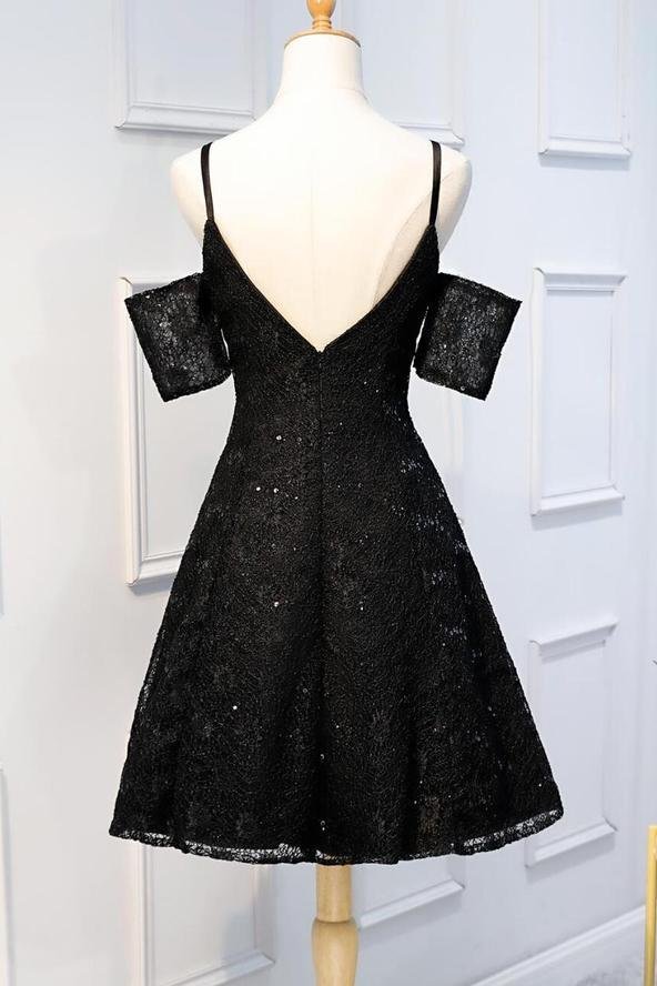 A-line Lace Sweet Off Shoulder Italian Noodle Strap V-shaped Homecoming Party Dress