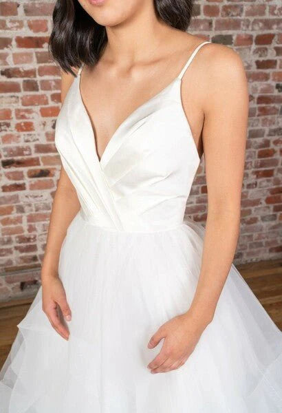 V-neck spaghetti strap dance dress with ruffled edge long wedding dress