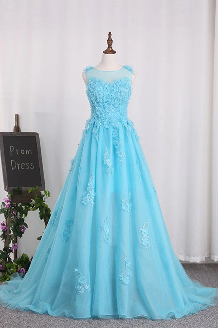 Tulle elegant beautiful hand-crafted applique skirt hemline couture gown
