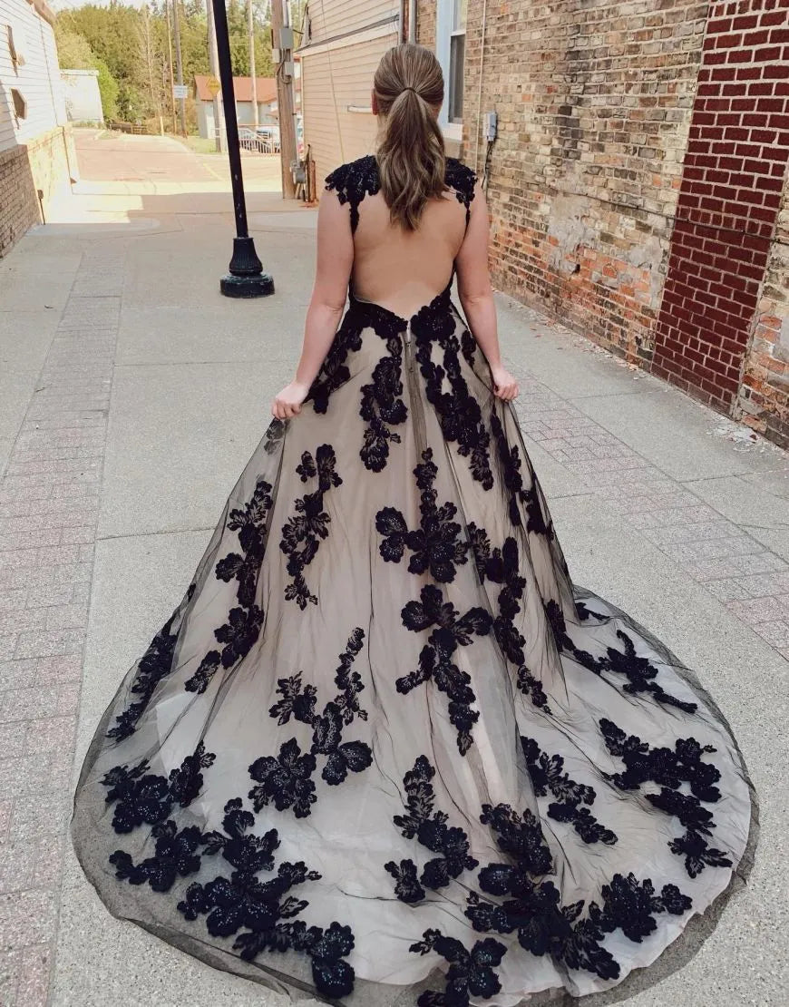 Black Champagne Open Elegant and Generous Rear Skirt Decorated with Decals