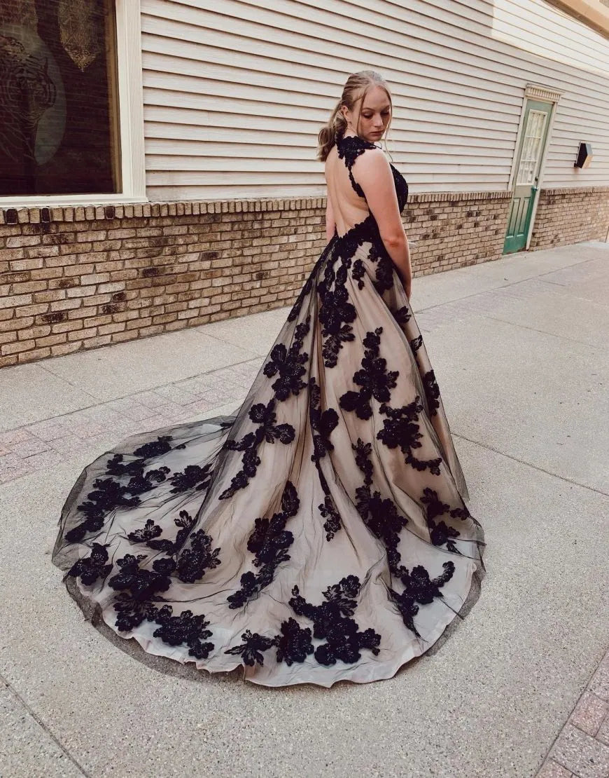 Black Champagne Open Elegant and Generous Rear Skirt Decorated with Decals