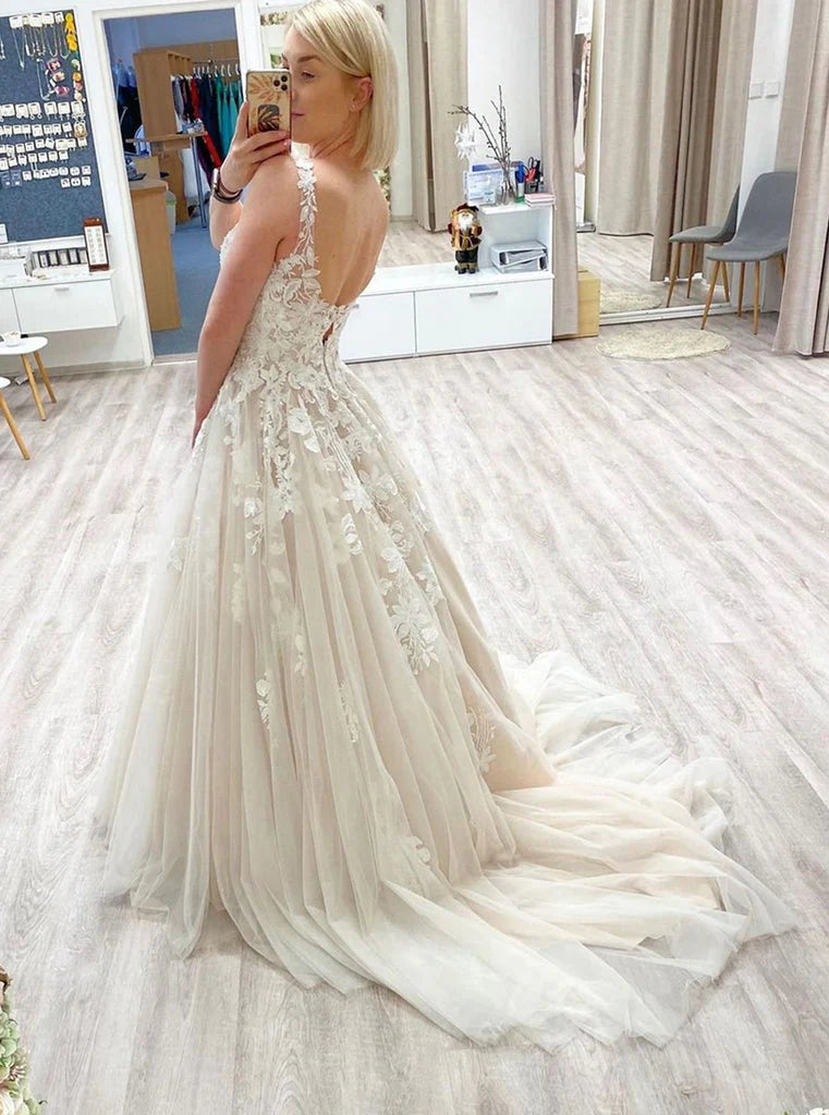 Beautiful A-line V-neck tulle evening gown applique ball dress