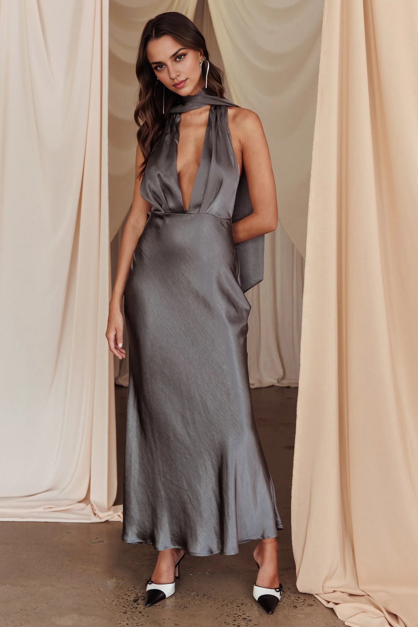 Classic deep V-neck backless low back strap with adjustable side zipper bridesmaid dress