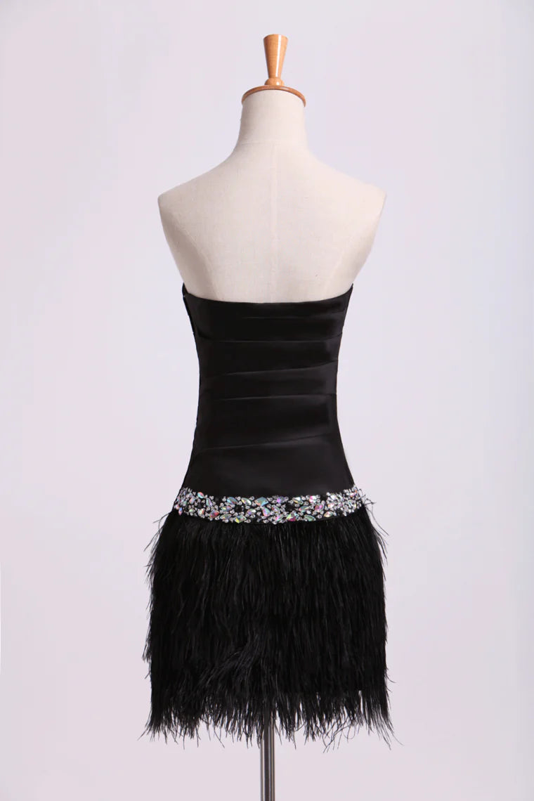A sexy elegant shoulder less high-end ribbon short style mini satin finish
