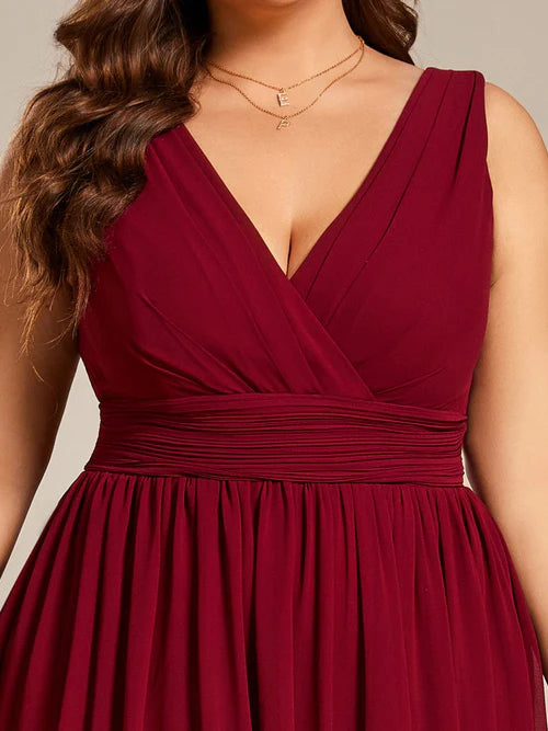 Plus size elegant chiffon sleeveless V-neck short bridesmaid dress