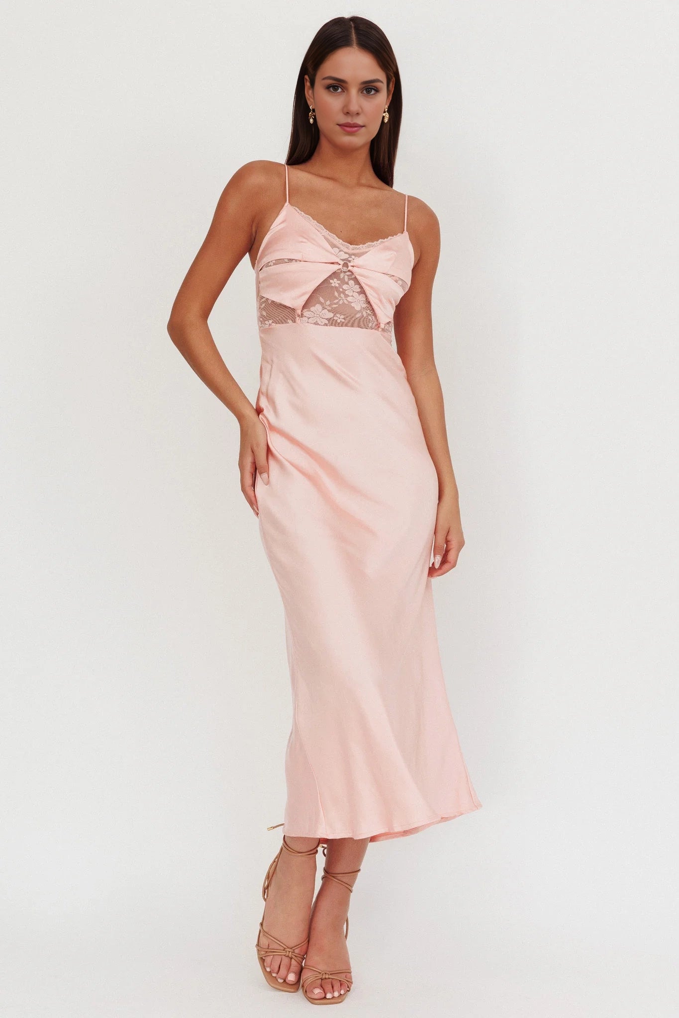 Enchanting lace corset with adjustable shoulder straps and lining for bridesmaid dresses