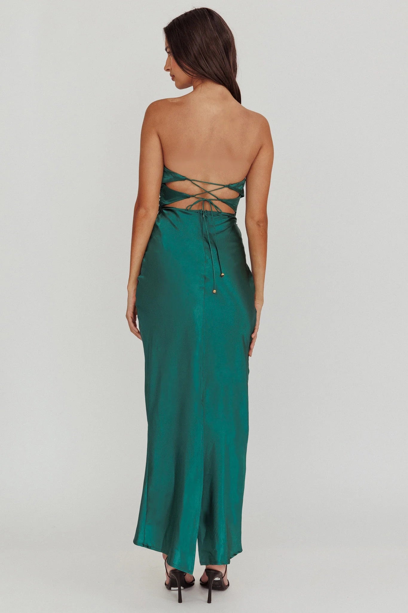 Enchanting strapless tight corset with twisted back and lace up bridesmaid dress