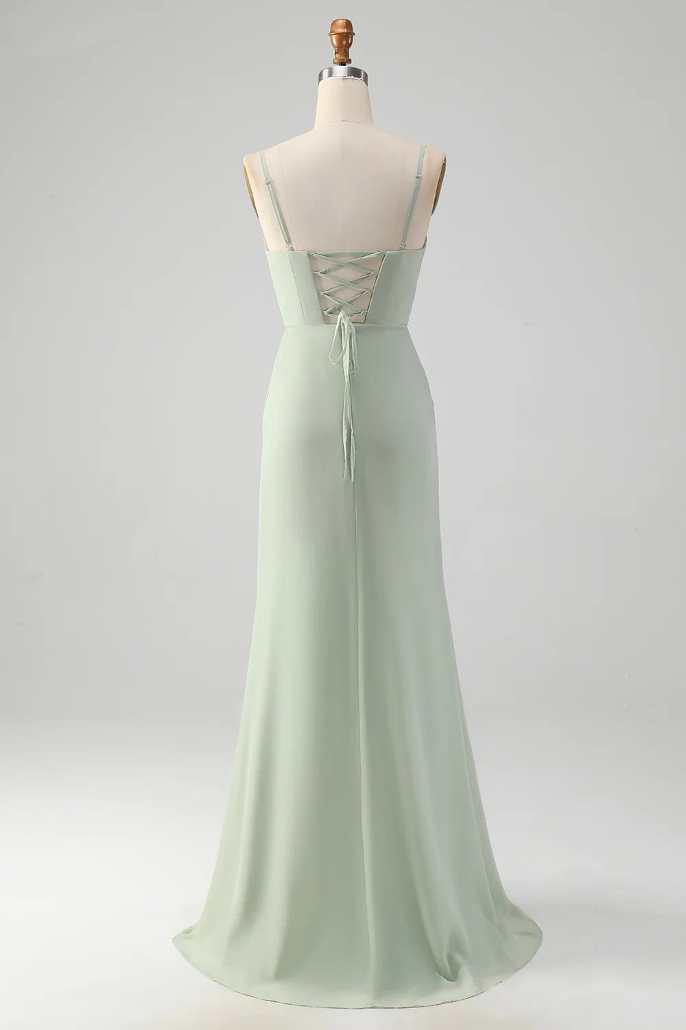 Fashionable and minimalist slim fitting slim shoulder strap and ground chiffon bridesmaid dress