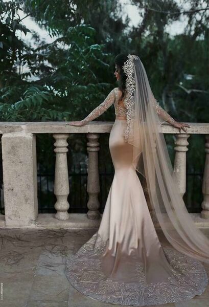 Lace applique Mermaid dress Gold V-neck ruffled sexy halter evening gown