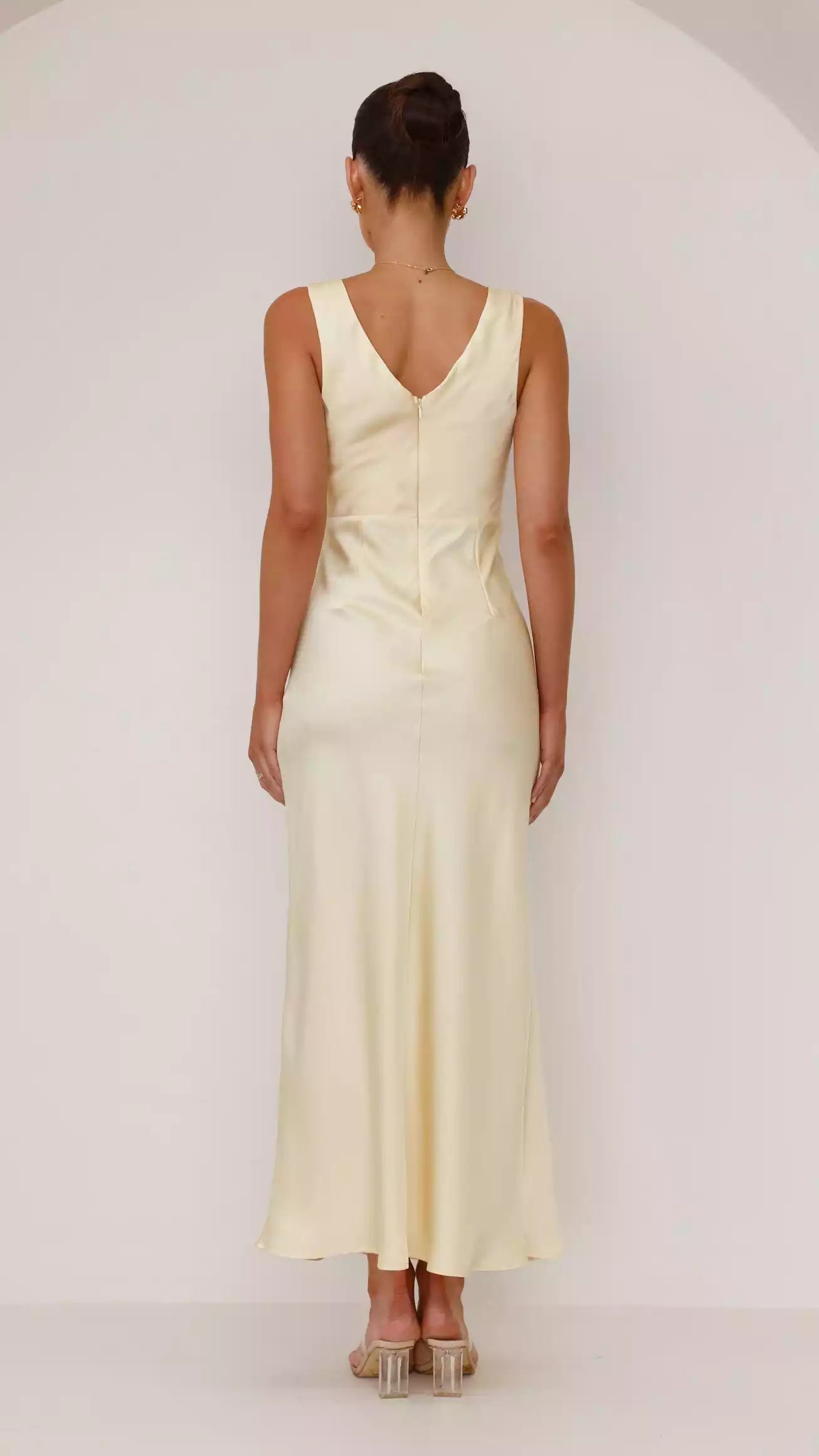 Low key yet elegant luxury satin deep V-neck high slit creates a graceful figure Prom Dresses