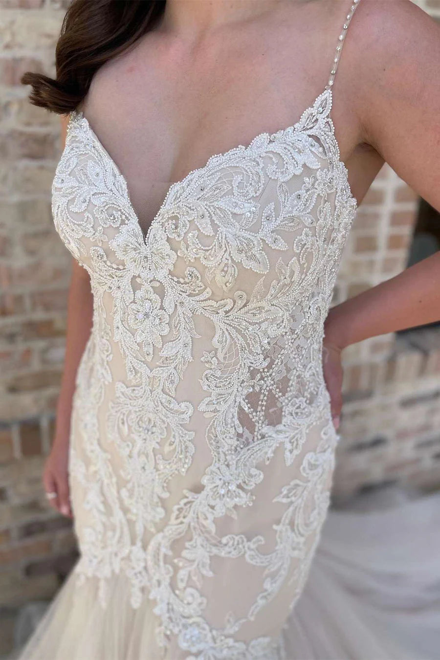 Elegant and beautiful mermaid thin shoulder strap thin gauze sticker wedding dress