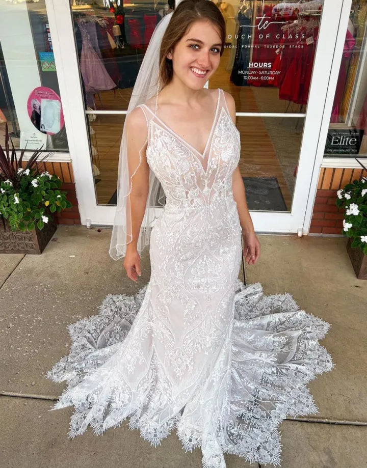Elegant and sweet mermaid V-neck palace skirt lace wedding dress