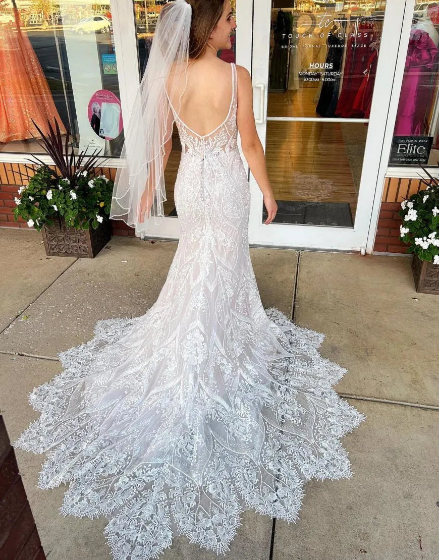 Elegant and sweet mermaid V-neck palace skirt lace wedding dress