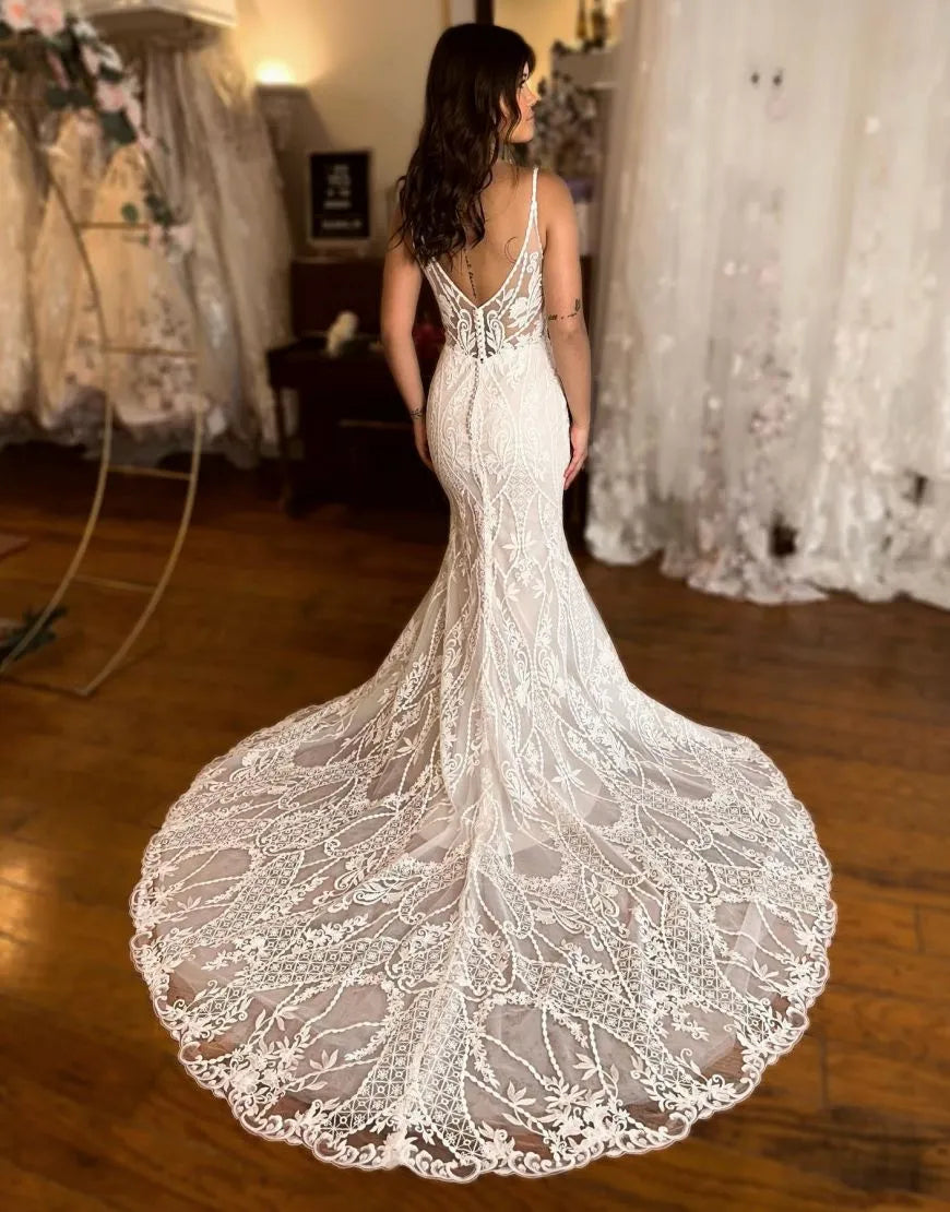 Sweet slim fit mermaid V-neck spaghetti shoulder strap palace skirt lace wedding dress