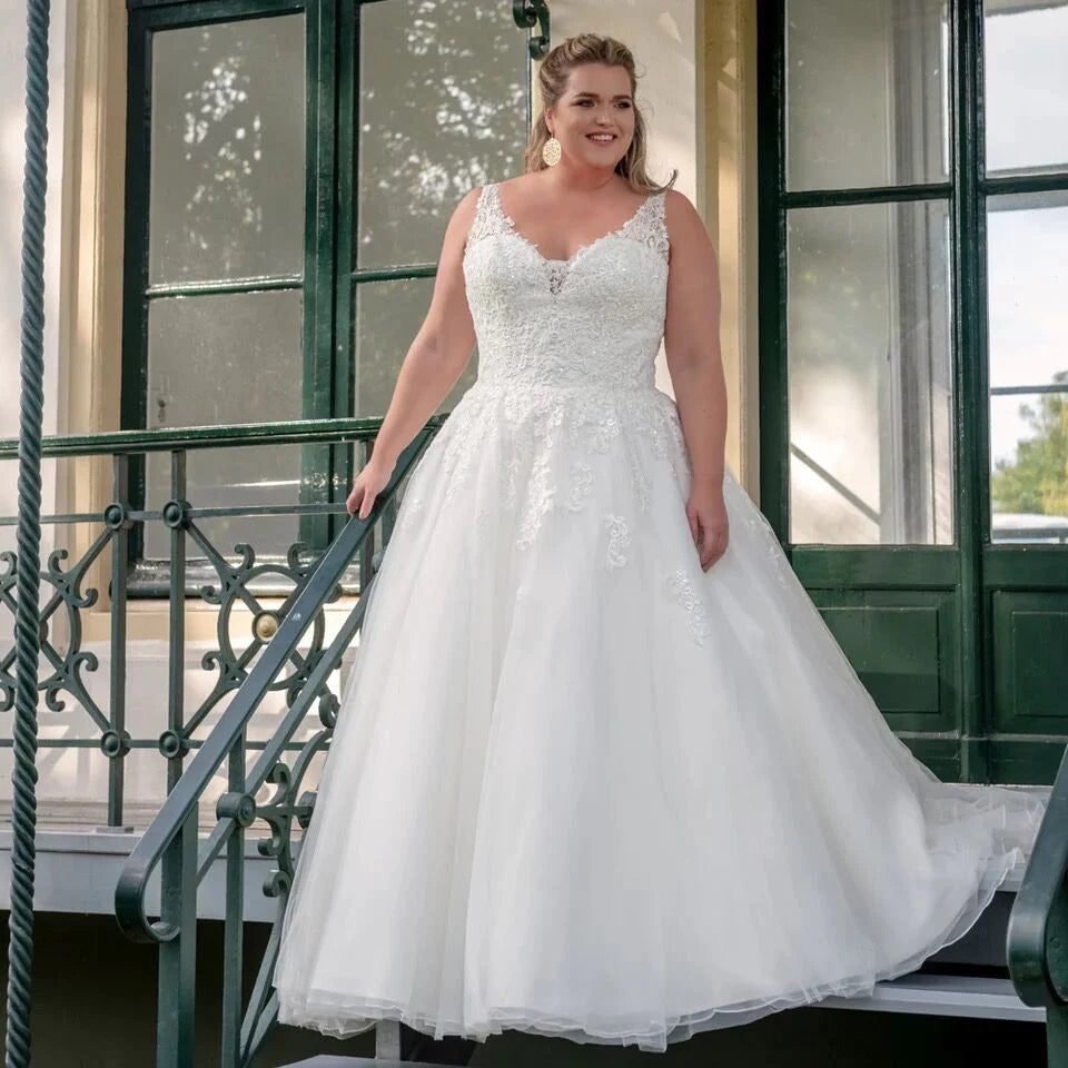 Large size long elegant and noble A-line V-neck sleeveless lace decal wedding dress