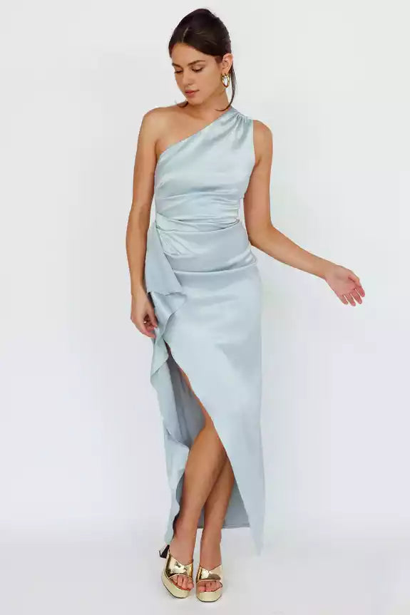 Prominent single shoulder mid length lining with side slit and zipper at the back Bridesmaid Dresses