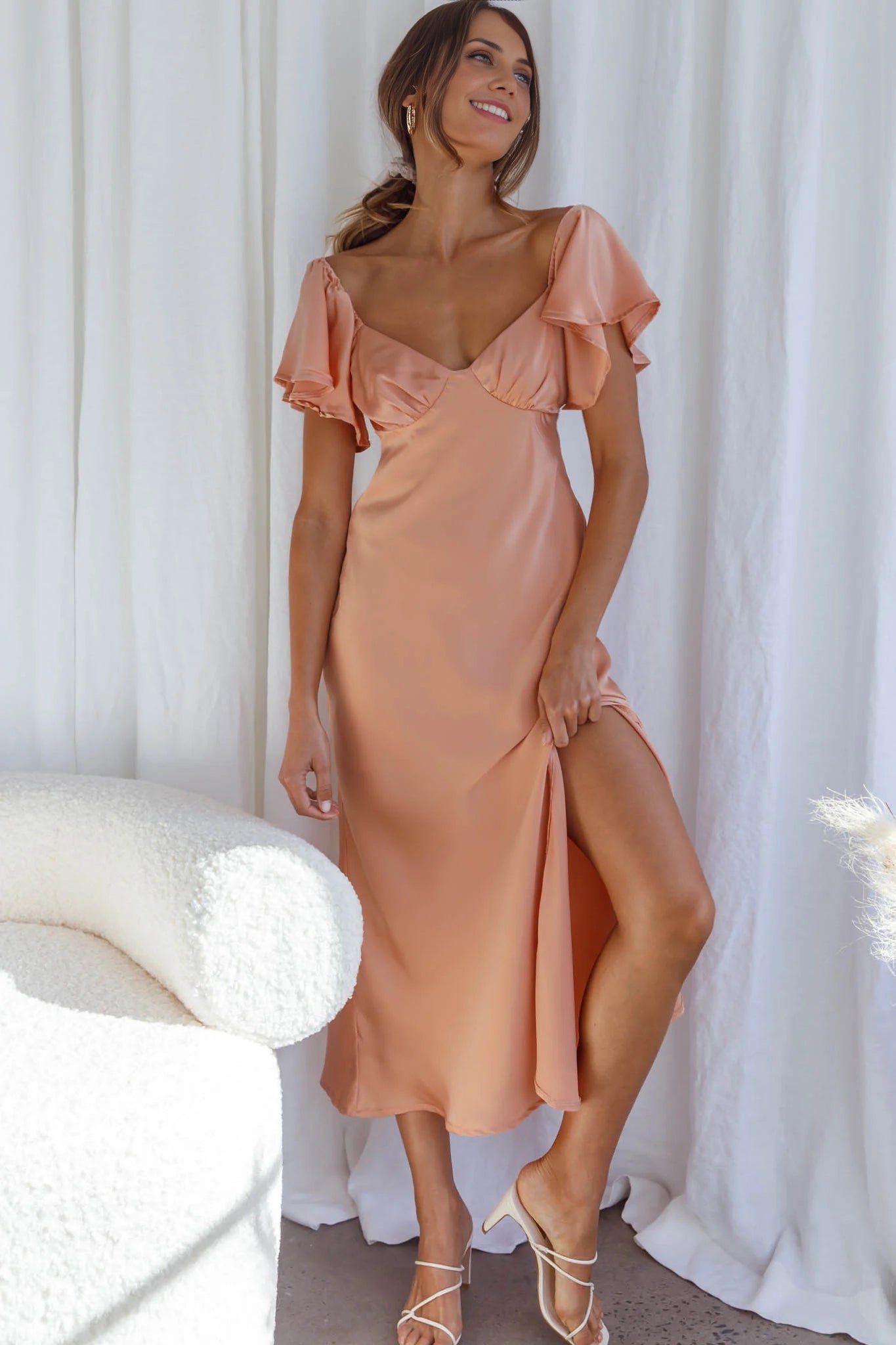 Romantic and elegant lotus leaf sleeve side slit medium length bridesmaid dress