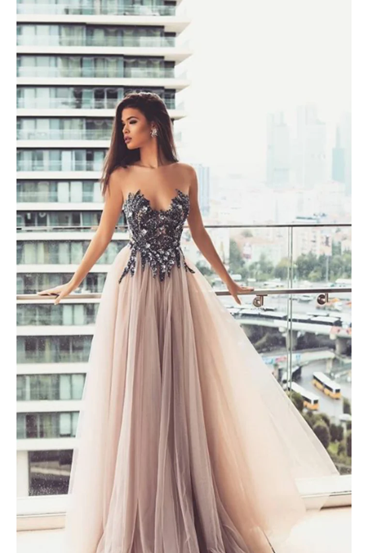 Sexy Noble Elegant and Beautiful Ball Dress with Thin Gauze Floor Sweeping Strap Buckle