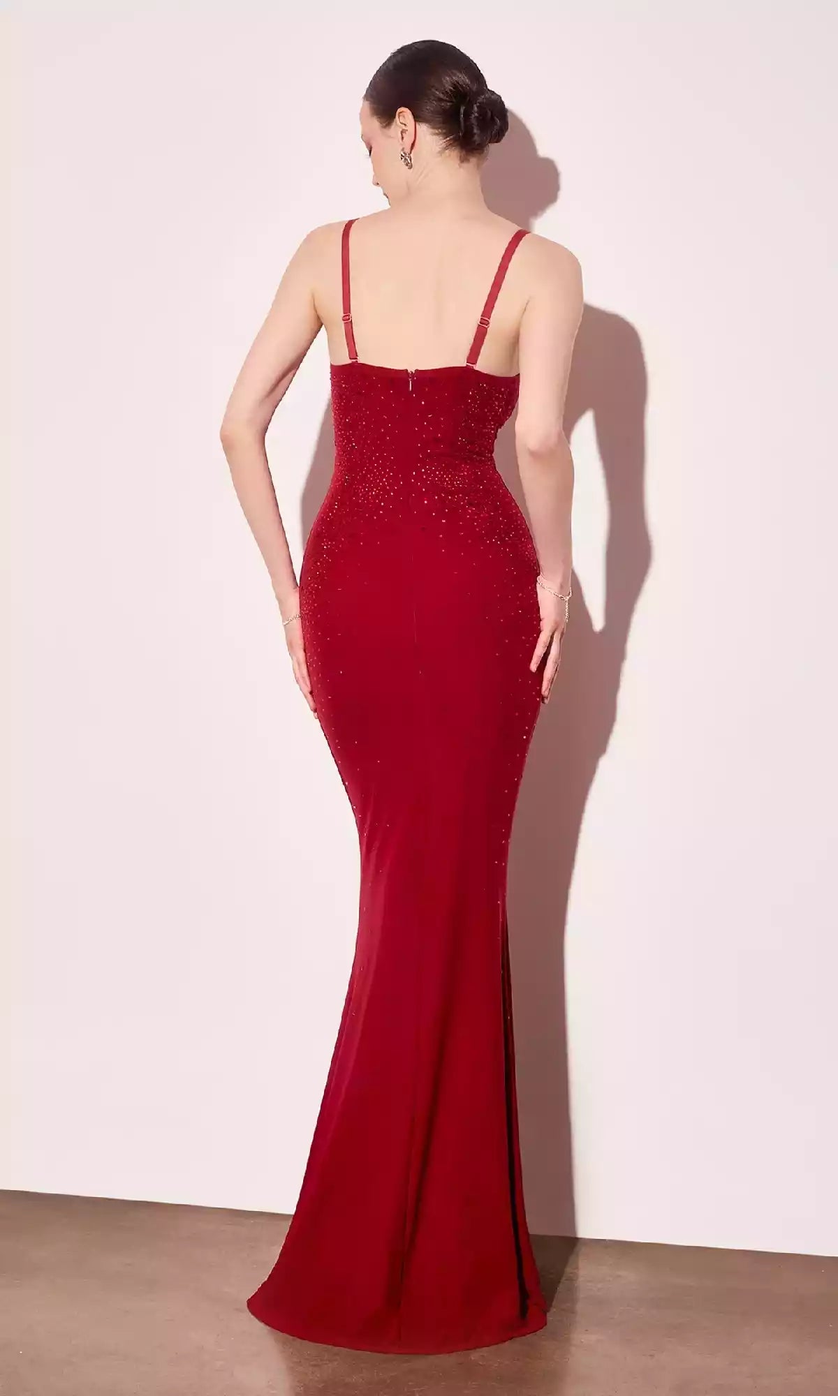 Sparkling and eye-catching classic long slim bead decoration with smooth heart-shaped neckline and thin shoulder straps Prom Dresses