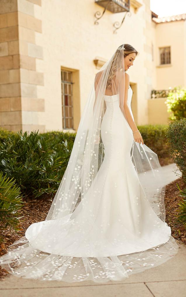 Elegant Off Shoulder Mermaid Wedding Dress Beautiful Satin Beach Bridal Dress