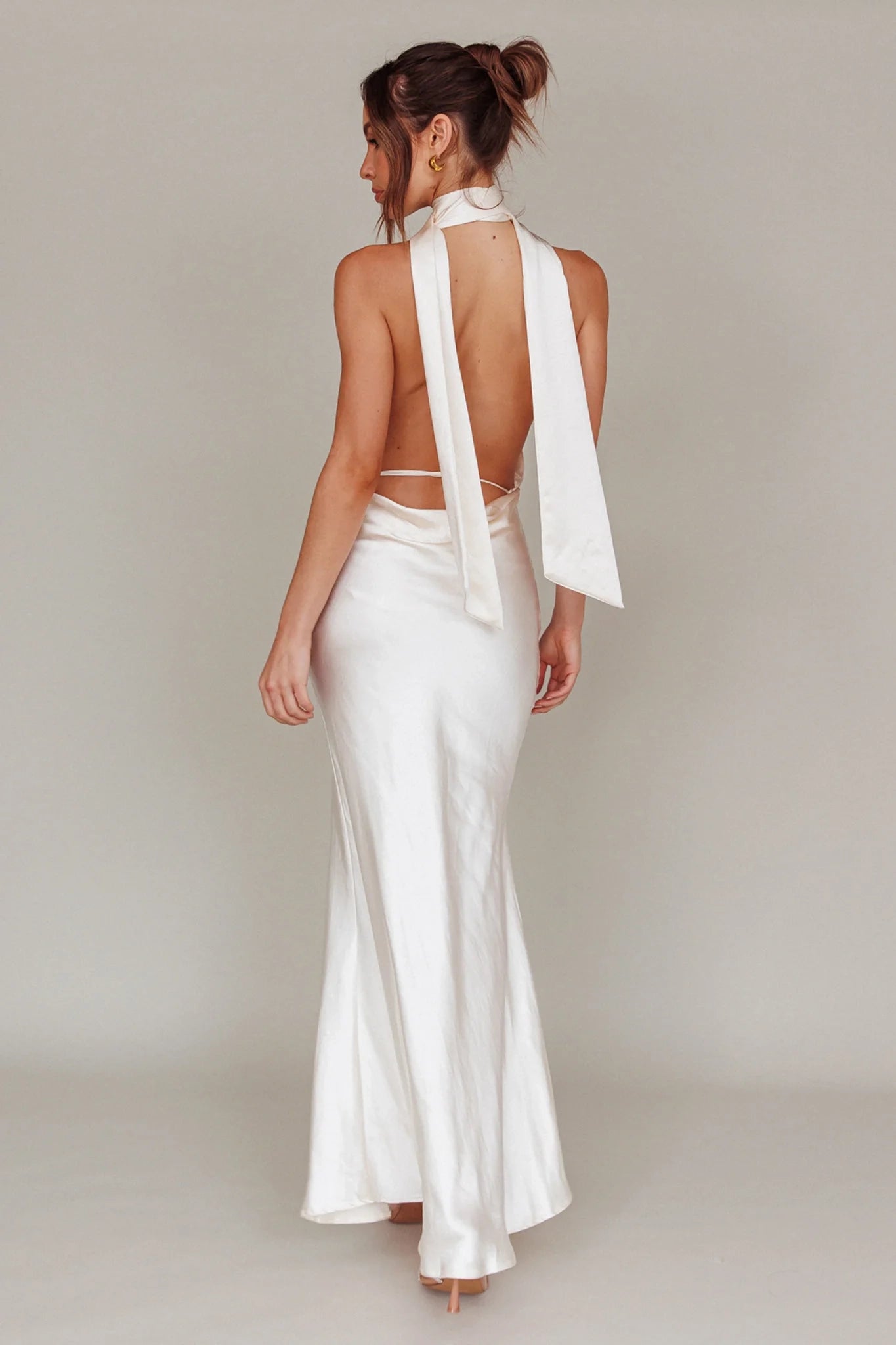 Stunning deep V-neck backless low strap adjustable bridesmaid dress