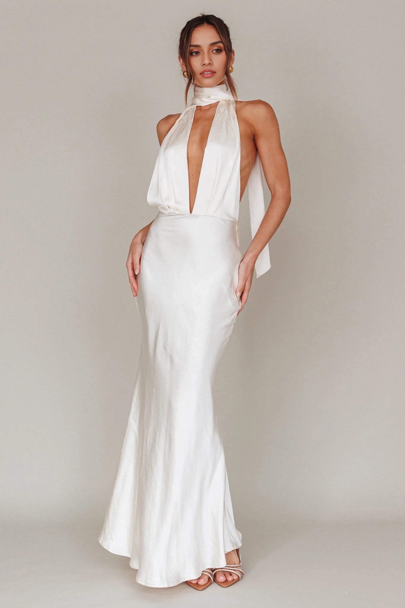 Stunning deep V-neck backless low strap adjustable bridesmaid dress
