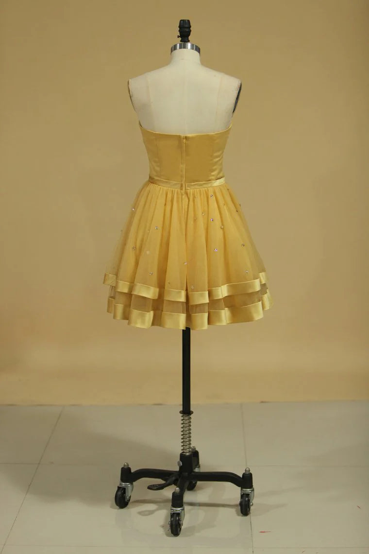 Sweet A-line sheer paired with pearl dress
