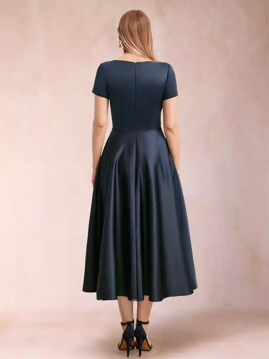 The charming A-line/princess V-neck short sleeved pleats highlight the temperament of Mother of the Bride Dresses