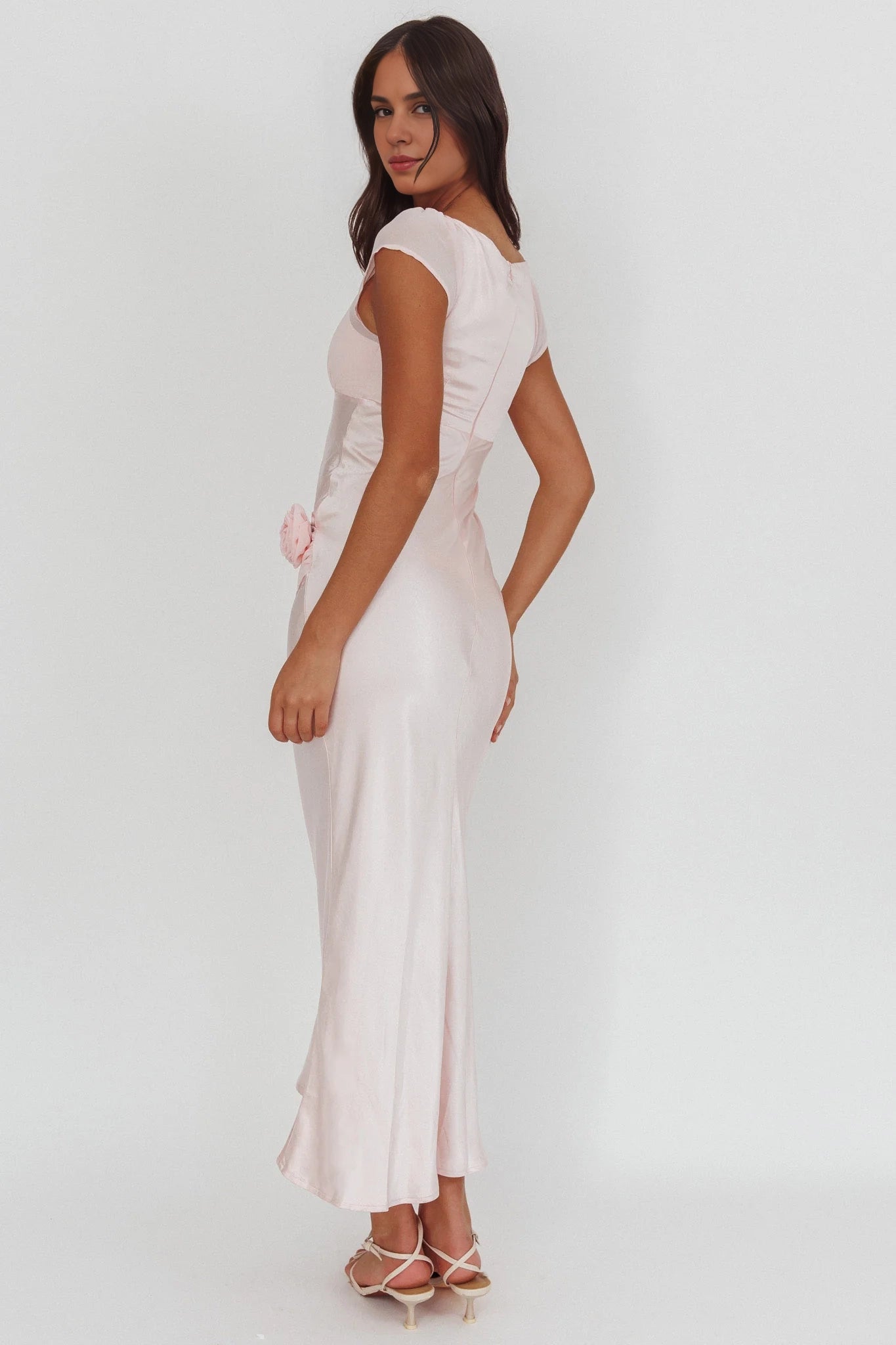 The eye-catching chiffon detail short sleeved rose knot detail with zipper on the back bridesmaid dress