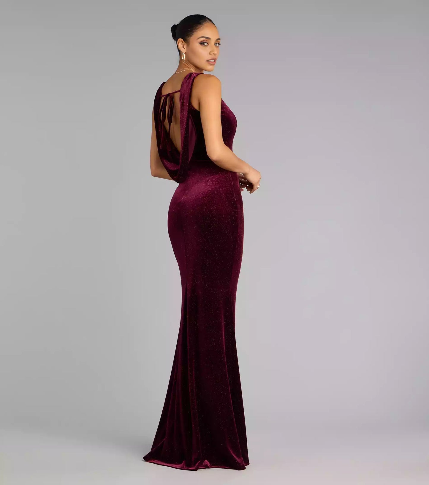 Unforgettable velvet heart-shaped neckline, wide shoulder straps, mermaid silhouette, and floor skirt Prom Dresses