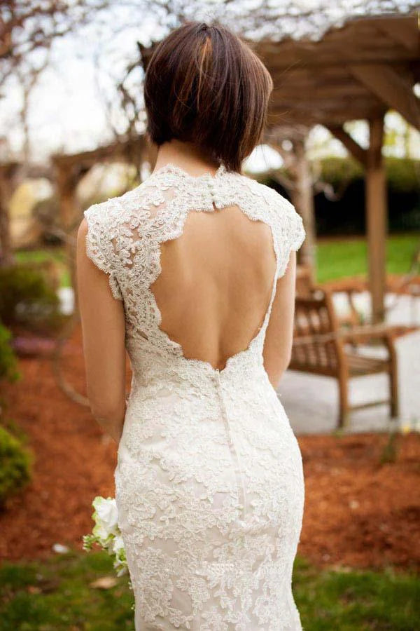 Elegant and noble ivory white fish V-neck lace wedding dress