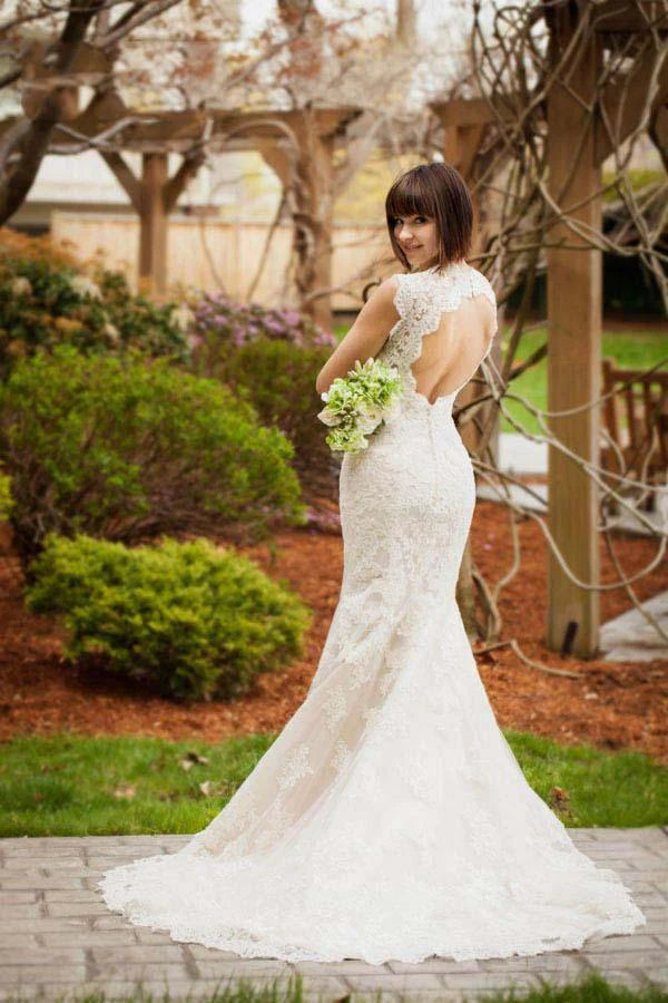 Elegant and noble ivory white fish V-neck lace wedding dress