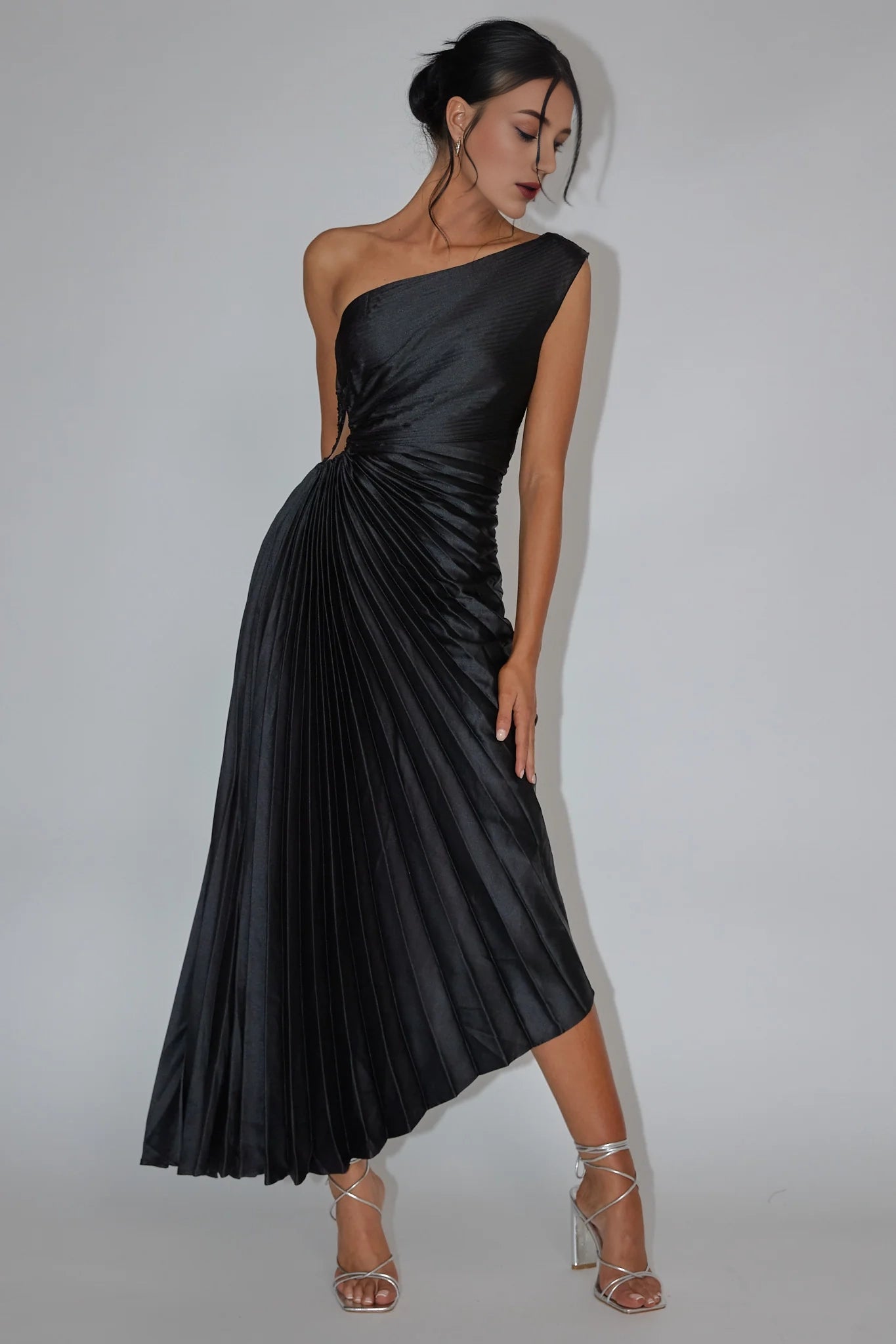 Unique one shoulder accordion pleated side hidden zipper bridesmaid dress