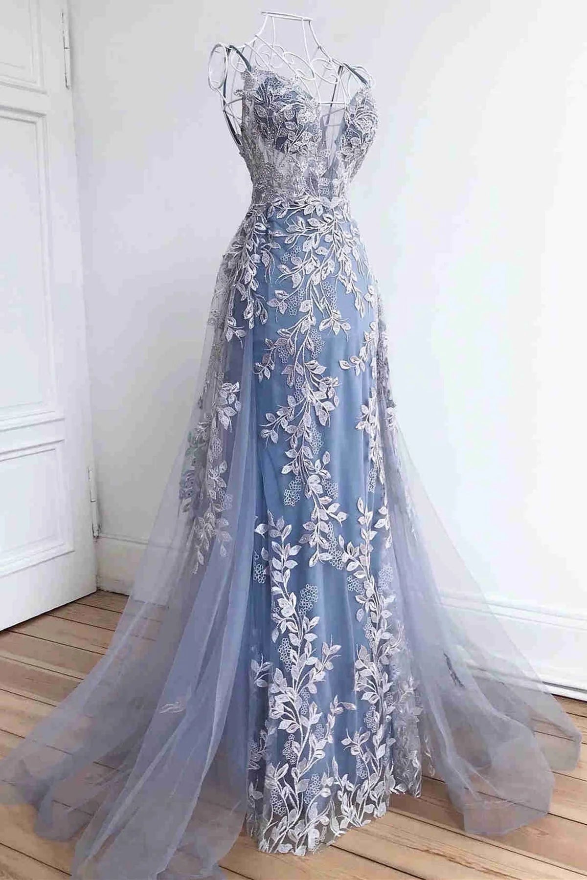 V-neck ball dress mermaid lace sheer strapless skirt hem with no embellishment backlight