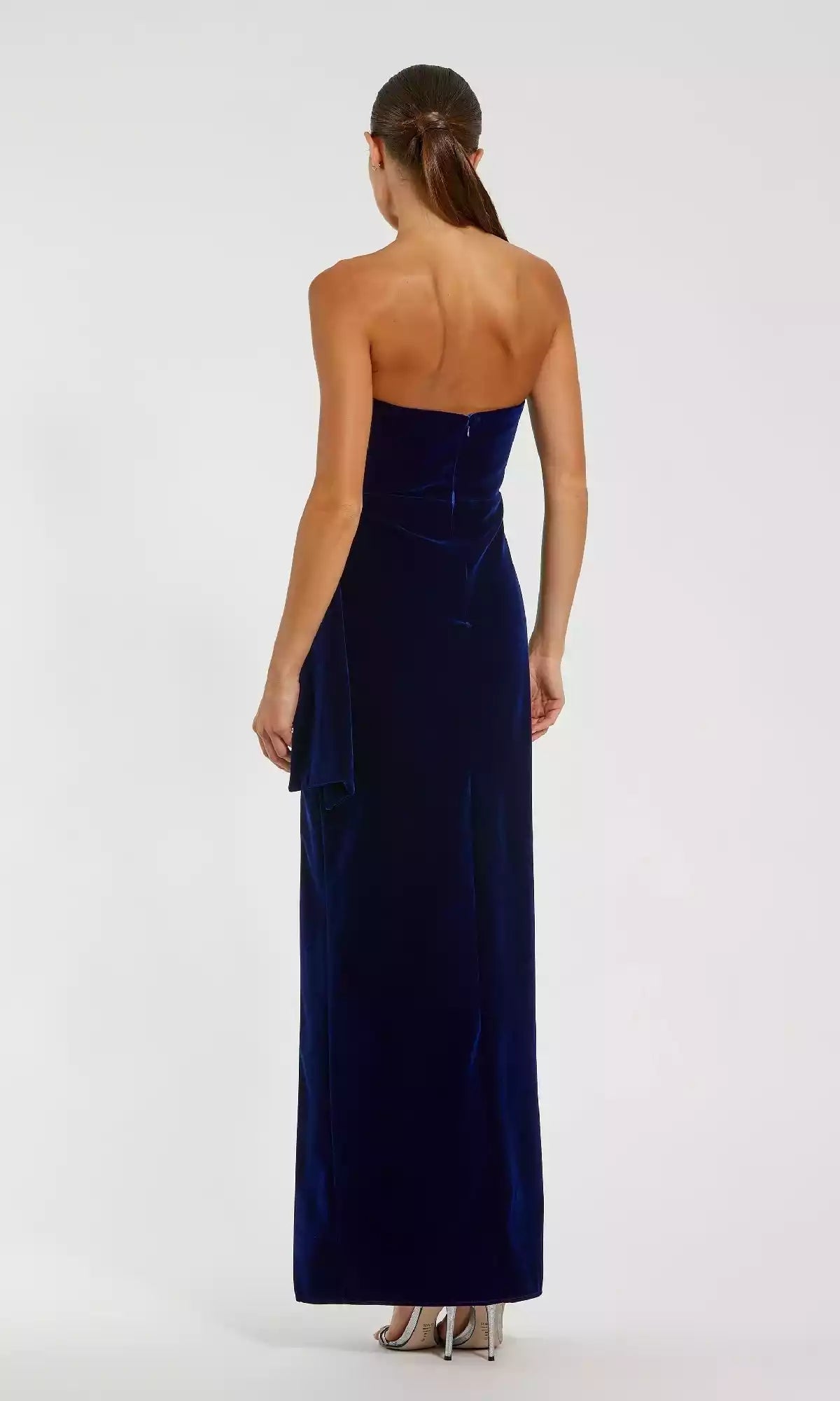 Velvet long strapless skirt with smooth and elegant slit lines adds exquisite charm, becoming the focus of attention in the audience Prom Dresses