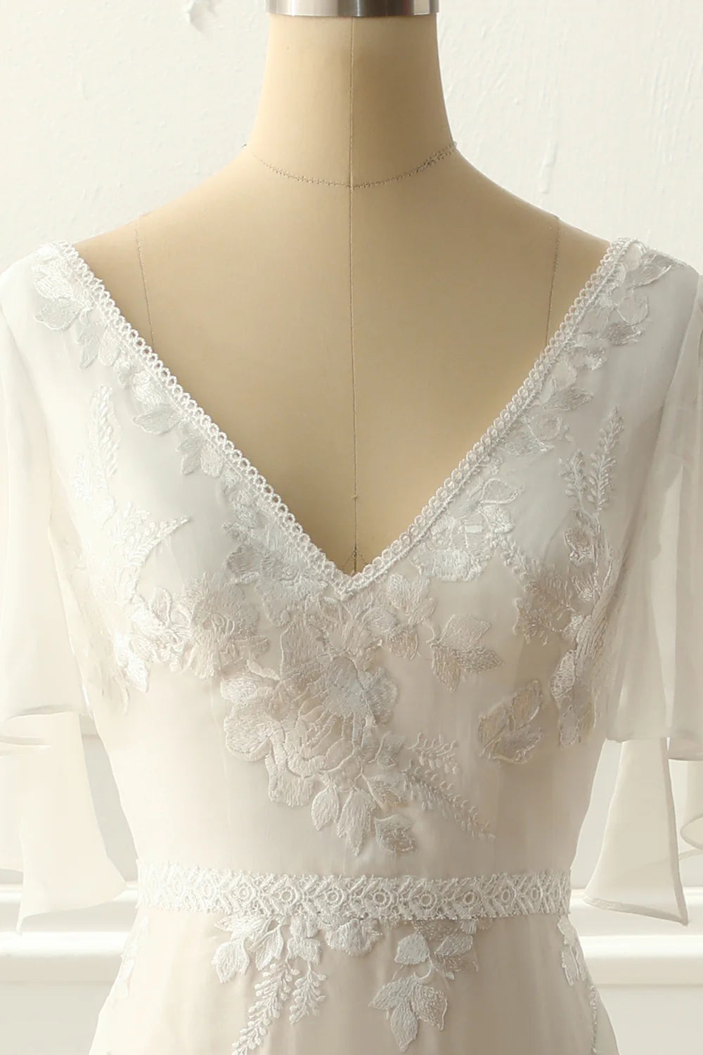 Elegant ivory V-neck A-line splicing long slim fitting wedding dress