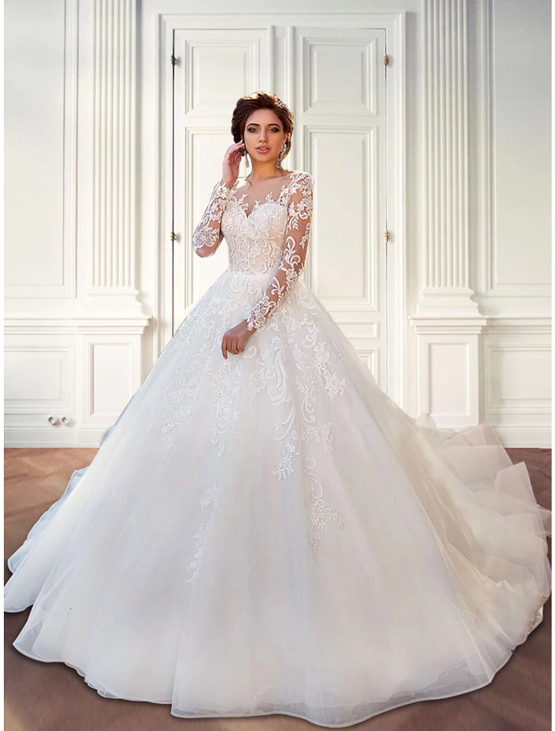 Elegant and understated engagement dress wedding ball dress long sleeved court drag tail lace bridal dress with lace stickers