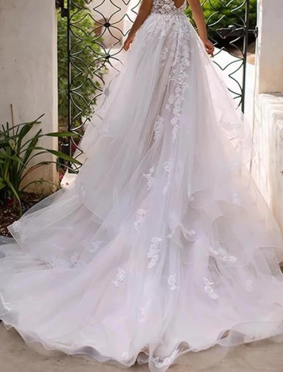 Beach backless sexy wedding dress A-shaped sweet shoulder strap lace bride dress with stickers