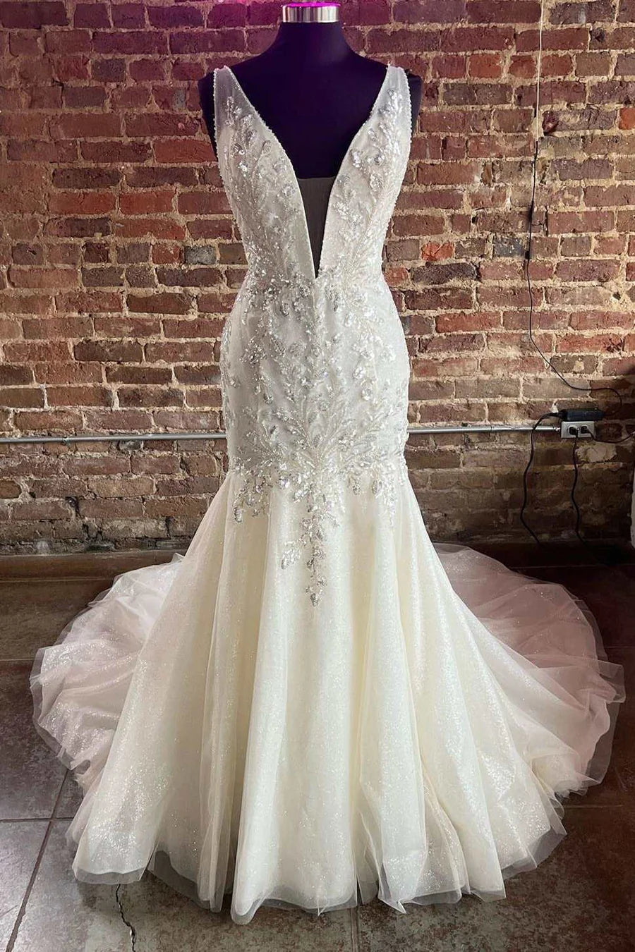 White Tulle Lace Plunge V Long Wedding Dress